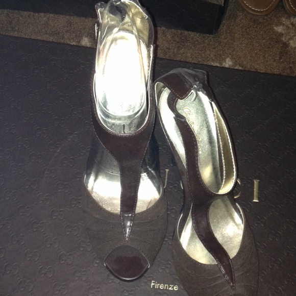 Chocolate brown suede and leather high heel