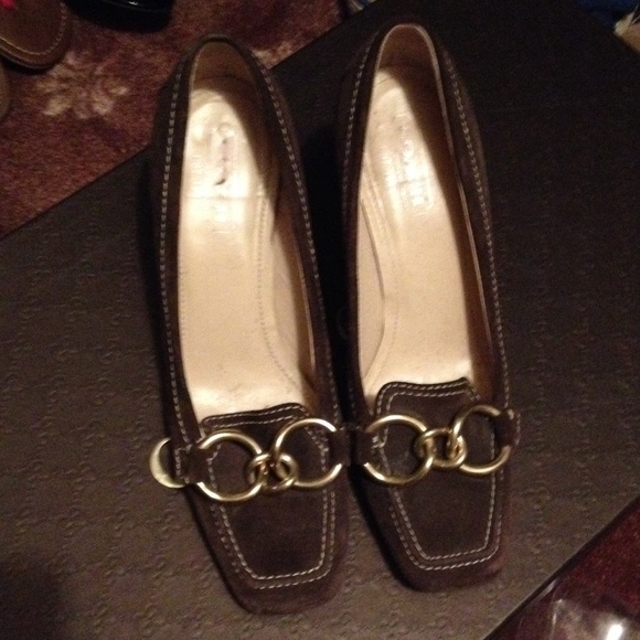 Chocolate brown suede authentic Coach pump