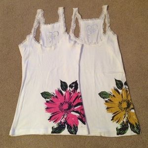 🚨LAST CHANCE🚨 2 Cute Flower Tank Tops 💕