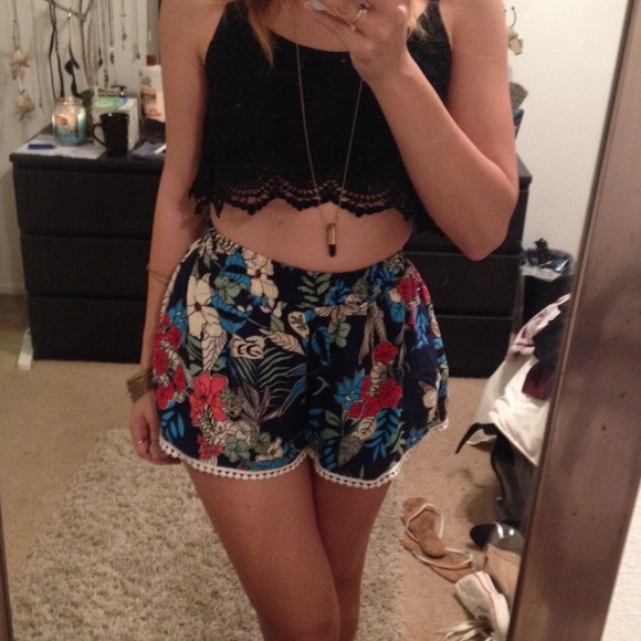 ❗️SOLD❗️flowy, high waisted floral shorts