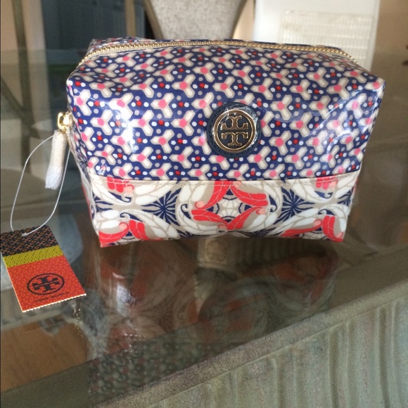 Tory Burch Accessories - NWT Tory Burch Brigitte Cosmetic Case