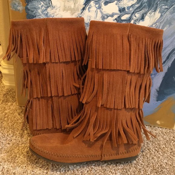Minnetonka 3 fringe brown boots