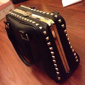 ▫️ Sold ▫️ Forever 21 Doctors Handbag