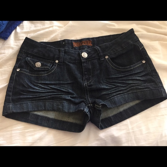Stretchy denim shorts