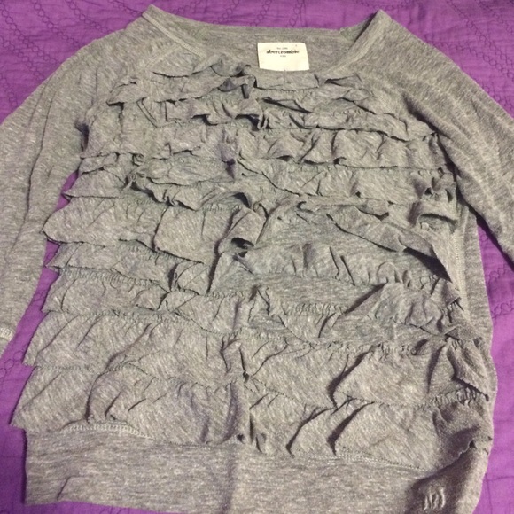 grey ruffled mid-sleeve shirt