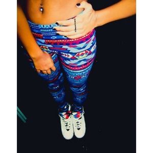 stretchy tribal print leggings small
