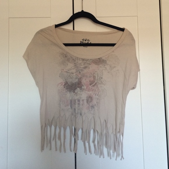 Cropped t shirt with fringed bottom