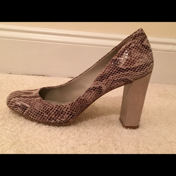 Snake skin pattern pumps - Picture 2 of 4