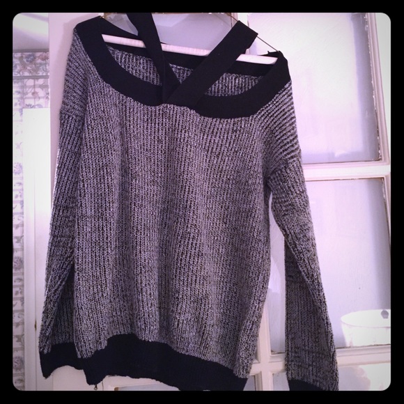 Very unique sweater🎀