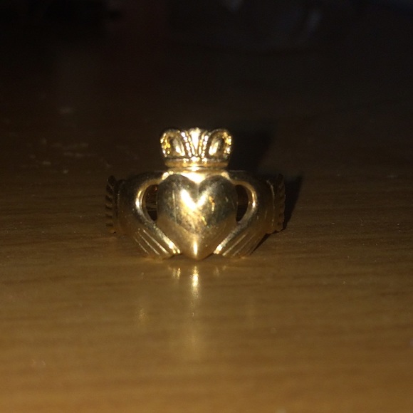 Pure gold Claddagh ring (size 7)