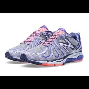 Limited Edition New Balance 890v shoes. Size 9