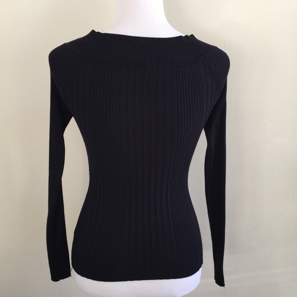 Back to basic! V neck Black ribbed top! - Picture 2 of 2