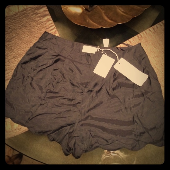 Dressy Black Scalloped Shorts (M)