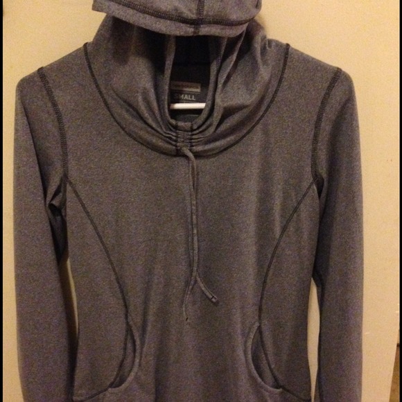 Sold****New balance heather grey workout top