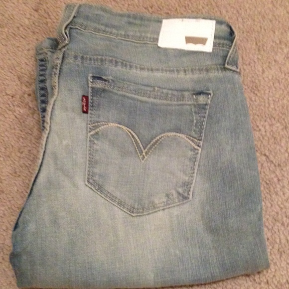 Levi's Demi Curve Low Rise Size 27!!