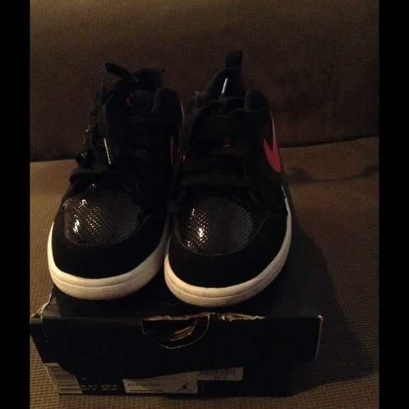 Authentic girls Jordan tennis