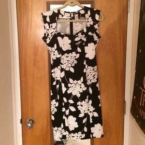 Aqua black and white flower fitted dress