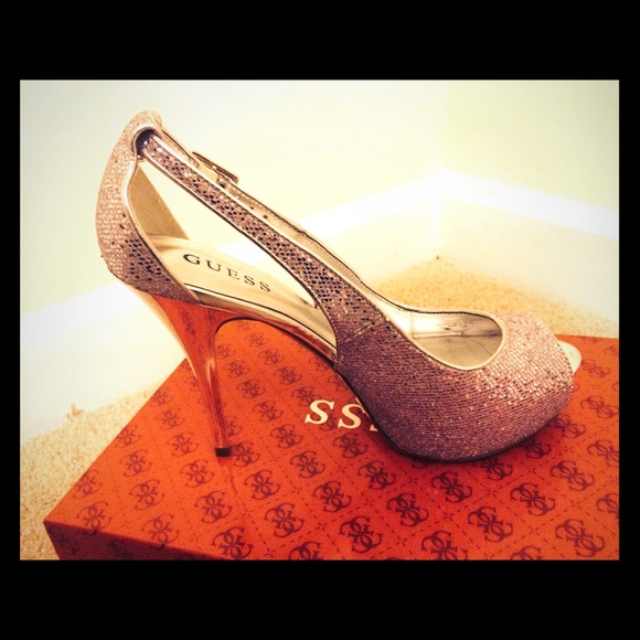 GUESS "Hondo" heels