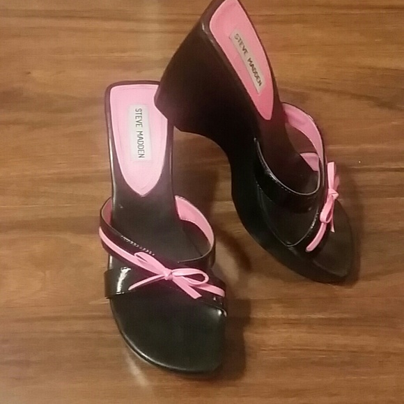Steve Madden Black and Hot Pink Patent Shoes