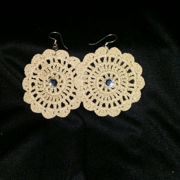 Beige round earrings