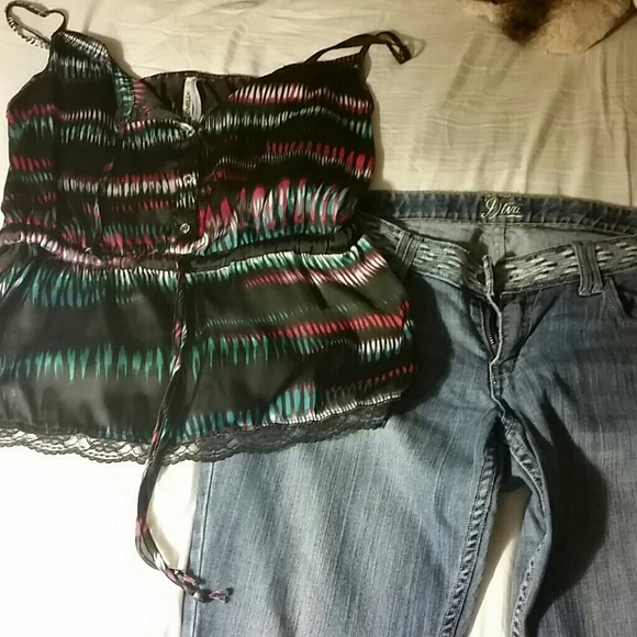 CAPRI WITH A LOW-CUT BLOUSE O'NEILL bundle! - Picture 1 of 4