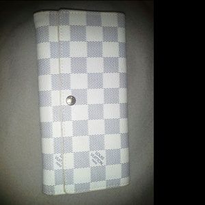 Cute wallet never used!