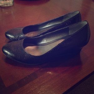 RESERVED - Paton leather black wedges