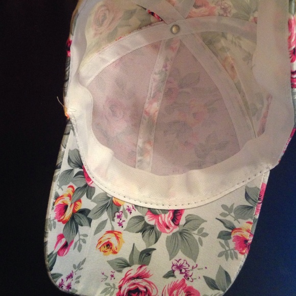 Floral Hat 💕 - Picture 2 of 3