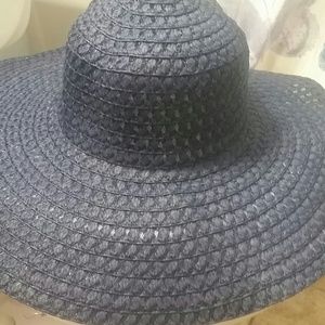 Jessica Simpson floppy sun hat