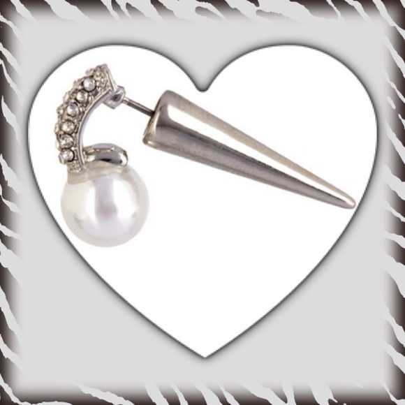 🎄Silver Tone Pearl Pave Drop Cone Stud Earring - Picture 2 of 3