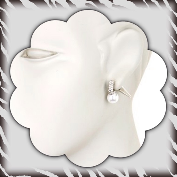 🎄Silver Tone Pearl Pave Drop Cone Stud Earring - Picture 3 of 3