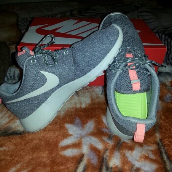 Nike roshe runs