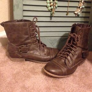 Combat boots
