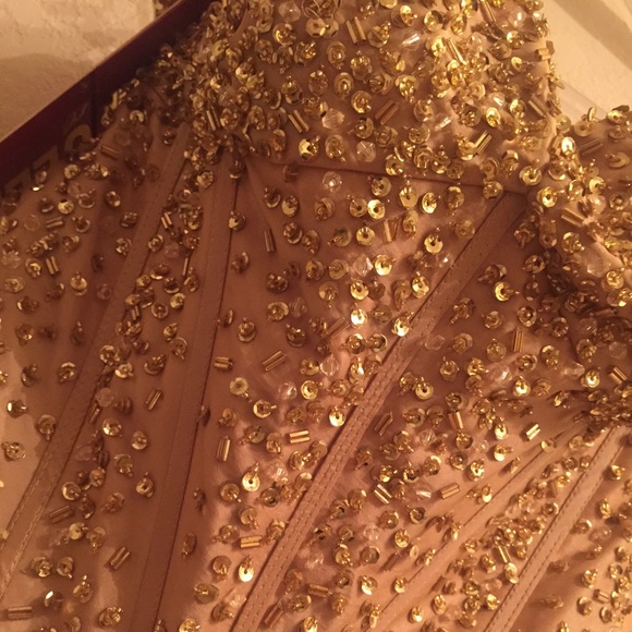 Gold sequins dress - Picture 2 of 4
