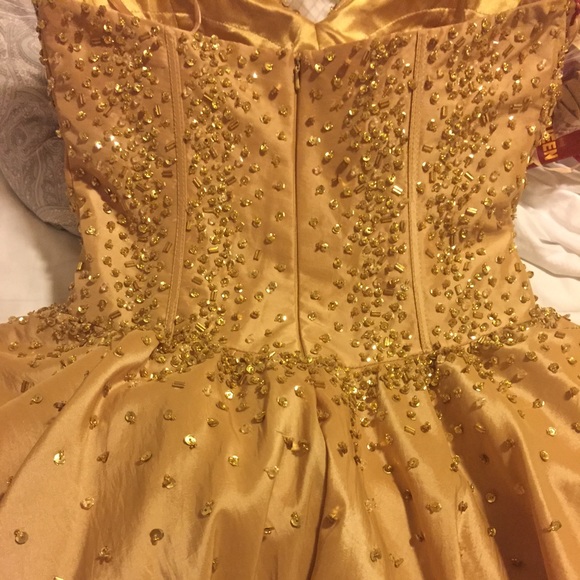 Gold sequins dress - Picture 4 of 4