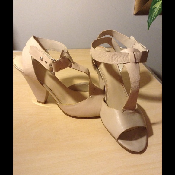 Nine West Soft Leather Sandal.