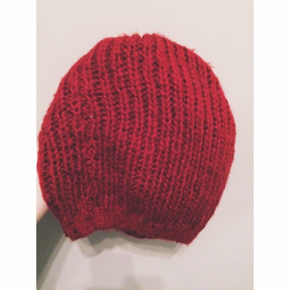 RED KNIT BEANIE W/ SEQUIN SCATTER DETAIL