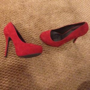Red pumps