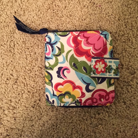 •ON HOLD•Vera Bradley wallet in Hope Garden