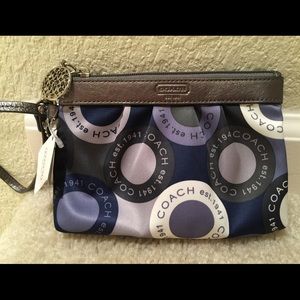 ❌SOLD❌ 💯% Authentic Coach Wristlet