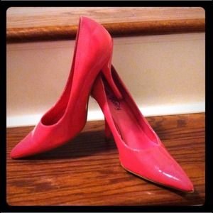 Hott pink patent heels anyone??
