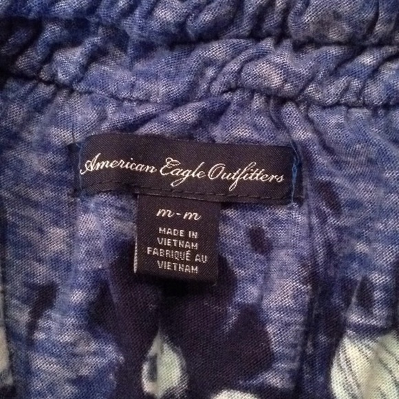 Nice tank top - Picture 2 of 2