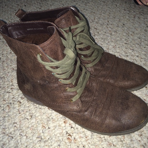 🚫🚫SOLD ON MERC🅰RI🚫Brown Forever21 suede boot