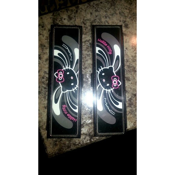 Hello kitty special edition eyeshadow mac pallets - Picture 1 of 2