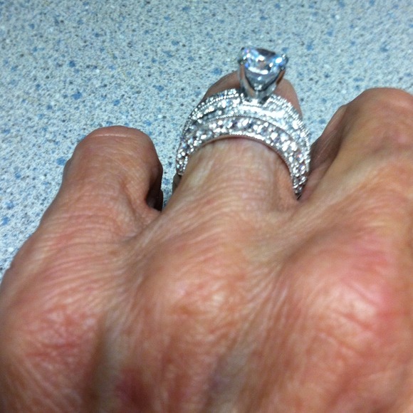 Ring - Picture 2 of 4