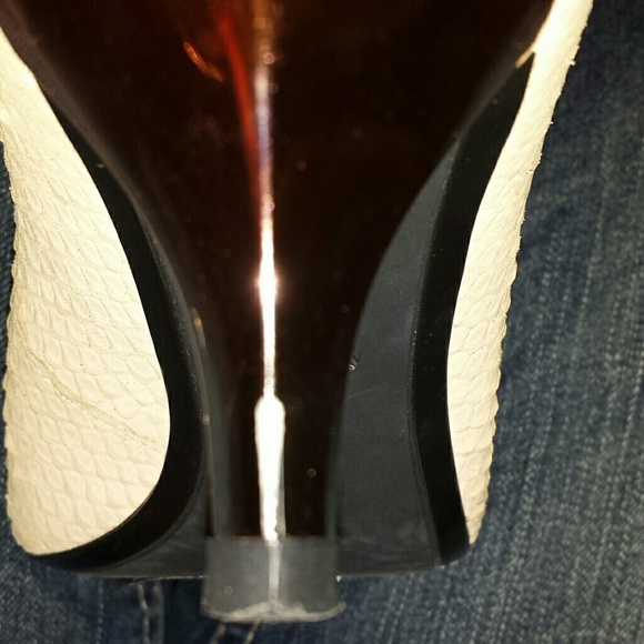 Kenneth Cole heels - Picture 3 of 4