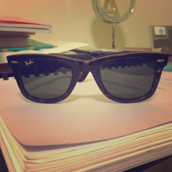 Authentic tortoise shell classic Ray ban wayfarer