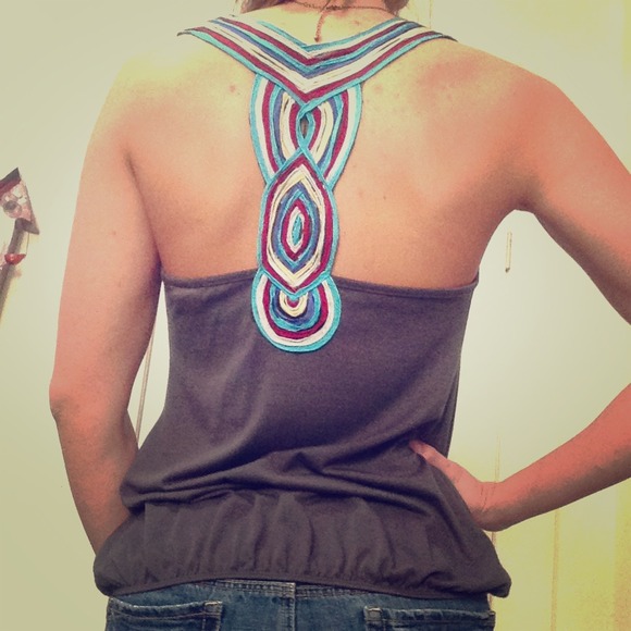 Fun razor back grey tank top.