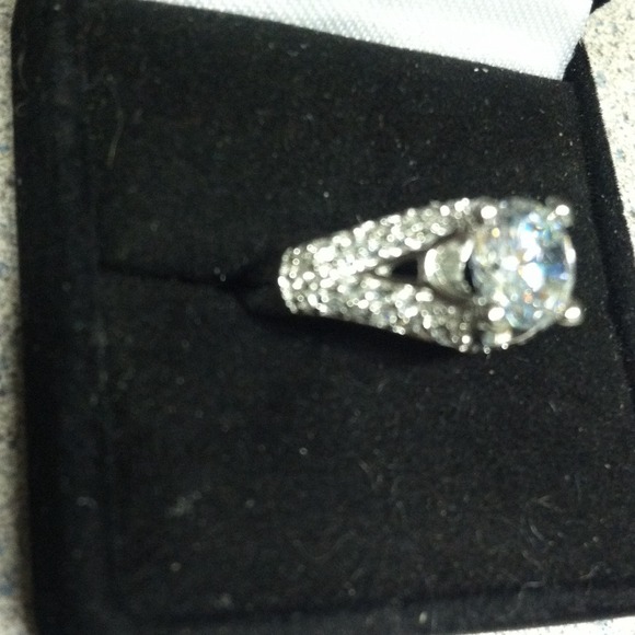 Ring FINAL REDUCTION - Picture 2 of 4