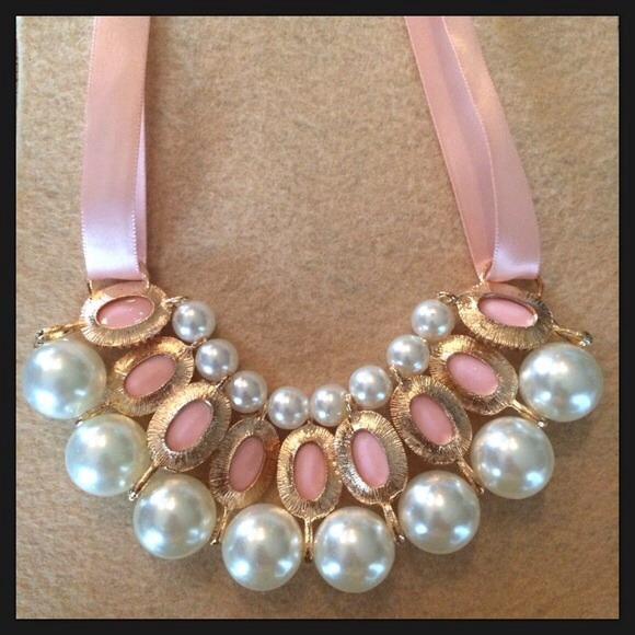 Pearl Statement Necklace - Picture 4 of 4